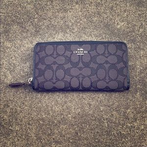 ❤️Coach ❤️Monogrammed Wallet